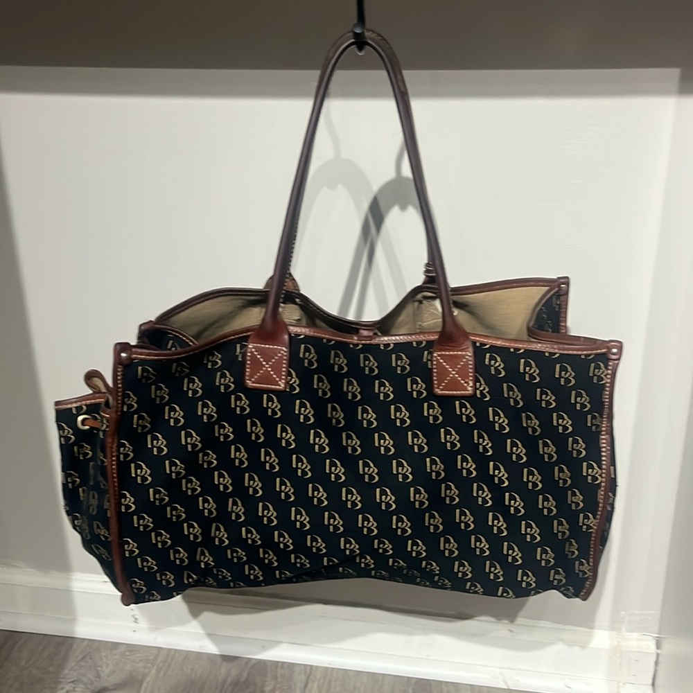 Dooney & Bourke Black Monogram Canvas tote
Large tote bag
Condition: used